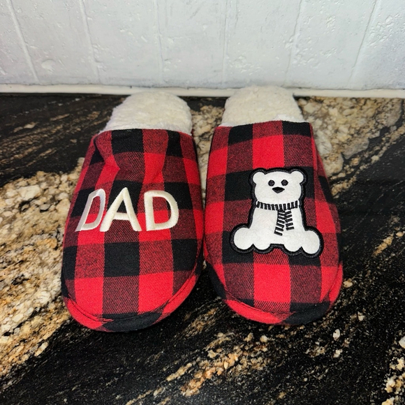 Dad Bear Women's Buffalo Check Christmas Slippers 9-10 Medium NWOT New - Picture 1 of 7